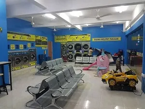 Spălătorie self-service cu mașini Danube — proiect din Malaezia, cu scaune pentru clienți și loc de joacă pentru copii